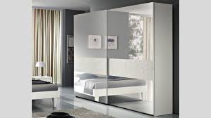 Camera da letto di lusso in stile vintage. Armadio Artemide Armadio Con Specchi Moderno