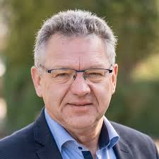 Nogle meget vise ord fra Jack Welsh. Tidligere CEO hos GE Electric  https://youtu.be/ojkOs8Gatsg