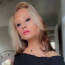 Cass (@cass_christine)