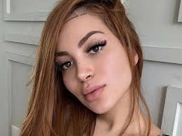 Musa do OnlyFans exibe bumbum molhadinho; veja o vídeo