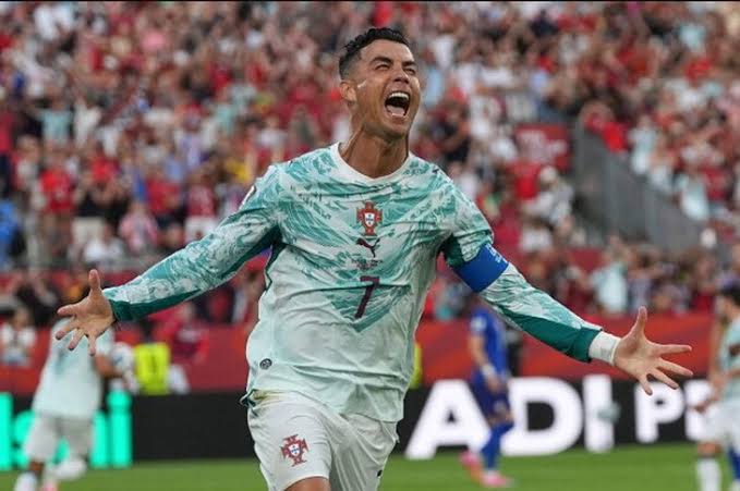 Cristiano Ronaldo úp mở về 'mùa giải cuối cùng' - Tuổi Trẻ Online