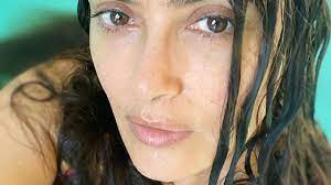 La actriz salma hayek llega a la proyección de una película con su participación en el 70.º festival la estrella del cine mexicana salma hayek confesó en una entrevista que pasó gran parte del año. Wow Pic So Toll Sieht Salma Hayek Ungeschminkt Aus Promiflash De