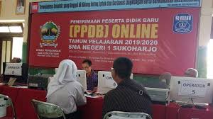 Sistem permohonan ke tahun 1 kemasukan 2019/2020 ini dibuka selama sebulan sehingga 30 april 2018. Dipadati Pendaftar Ppdb 2019 Sma N 1 Sukoharjo Perpendek Jarak Zonasi Tribun Solo