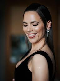 One more smile from the remarkable actress and this fan will have sweet  dreams.