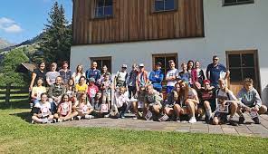 Die gemeinde obertilliach liegt im süden des bezirks lienz im hintersten lesachtal, nahe dem kartitscher sattel.die siedlungen von obertilliach liegen überwiegend im tal der gail zwischen den lienzer dolomiten und den karnischen alpen. Gruner Sommercampus Fur Jugendliche Aus Innervillgraten Und Sappada Osttirol Heute At