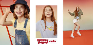 Rilassata e moderna, la moda per ragazzi della stagione apprezza comfort e divertimento. Bxblryc1o0qwom