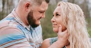 Compton And Holt To Wed