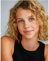 Ella Graham's Instagram, Twitter & Facebook