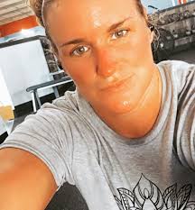 Elise Padgett's Instagram, Twitter & Facebook