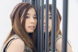 偷窺💃Model: Ophelia @oooophe_lia 歡迎約拍：單人、情侶、閨密......  #低光氛圍#朦朧質感#情緒寫真#暗調美學#MoodyVibes #LowLightPhotography #NocturnalMood  #AtmosphericPortrait #DimLightMagic #EmotionalPhotography #DreamyTones