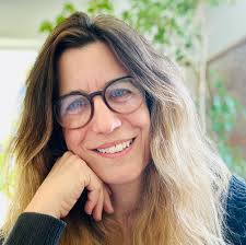 Carolyn Leroy's Instagram, Twitter & Facebook