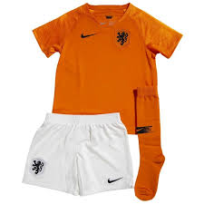 Op 31 mei zal er voor het eerst gespeeld worden in dit nieuwe nederlands elftal tenue. Shirt Nederlands Elftal Ek 2021 Kopen Oranje Shirt Ek 2020 Hier