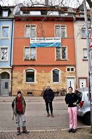 Die meistgelesenen deutsche zeitungen, zeitschriften und magazine aus deutschland. So Macht Das Mietshausersyndikat In Freiburg Wohnen Bezahlbar Freiburg Badische Zeitung