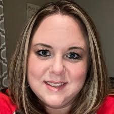 Lisa Henline's Instagram, Twitter & Facebook