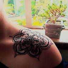 A mud paste is applied, which, when removed, leaves a temporary henna stain, and this is where the name. Henna Tattoos Startseite Facebook