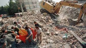 Yerel saatle 03:02'de merkez üssü gölcük olan 7.6 şiddetindeki bir deprem tüm türkiye'yi uykusunda yakaladı. 17 Agustos Depremi 1999 Ve Sonrasinda Neler Yasandi Kac Kisi Hayatini Kaybetti Bbc News Turkce