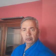 Disculpa de donde eres mucho gusto me llamó Roberto Terán