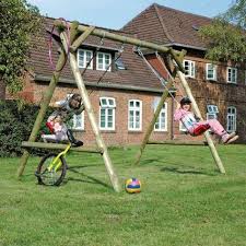 Klassische Doppelschaukel Aus Holz Zu Zweit Macht Das Schwung Holen Im Garten Doppelt So Viel Spass Schaukeln Fordert Doppelschaukel Schaukel Schaukelgerust
