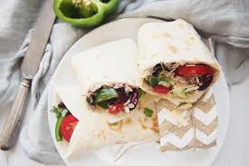 Hľadáte inšpiráciu na chutný a zaujímavý víkendový obed?pripravte si skvelý chrumkavý kurací wrap. Ako Zabalit Tortillu Krok Za Krokom Plnena Tortilla Leniva Kucharka