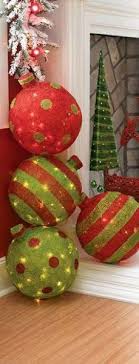 This diy balloon wall backdrop is perfect for a photo booth background or a dessert table backdrop! Diy Christmas Party Decoration Ideas Pink Lover