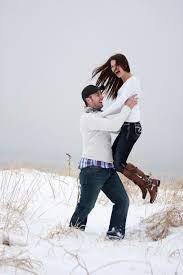 Nice 30 Romantic Winter Photoshoot Ideas For Couple Winter Photoshoot Winter Photoshoot Ideas For Couples Photoshoot