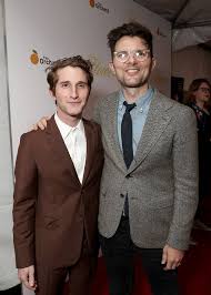 Zoey Deutch Cast Look Amazing At The La Premiere Of Flowerthemovie Zoeydeutch Sandwichjohnfilms