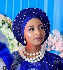 Yadda ake cin gindi ana tsotsar bura. Nonon Mace Budurwa