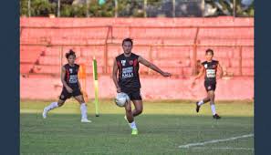 Dengan bergabungnya ezra walian, psm akan memiliki empat pemain asal belanda, yaitu marc klok, wiljan pluim. Foto Latihan Perdana Ezra Walian Bersama Psm Makassar Gosulsel