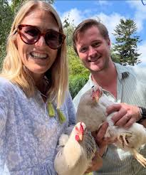 Im looking for a bantam hen (located in maybee MI) Must be a bantam Picture  for tax Thank you 😊 🙏🏻