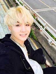 Ømi adalah penyanyi asal jepang yang sedang populer di negaranya. Agust D Suga Agust D Han Rom Eng Indo Starlight Universe