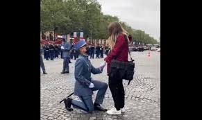 Un moment d'émotion et plein de tendresse en cette journée de fête nationale. R0mzwfbwvzrsum