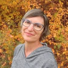 Jennifer Moss's Instagram, Twitter & Facebook