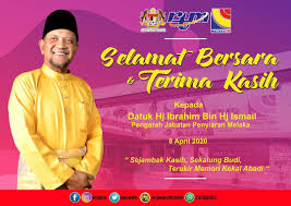 Terima kasih terdiri dari dua kata, yaitu: Melakafm Selamat Bersara Dan Terima Kasih Kepada Datuk Hj Ibrahim Bin Hj Ismail Pengarah Jabatan Penyiaran Melaka Sejambak Kasih Sekalung Budi Terukir Memori Kekal Abadi Tulus Ikhlas Dari Kami Seluruh Warga