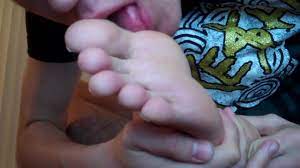 Self feet licking