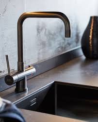 deze moderne kraan past perfect bij het industriele karakter van de bolton metaal zwart keller keuken en niet onbelangrijk h keukenkraan keukens keuken kraan