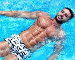 Dorian popa este unul dintre cei mai râvniţi băieţi din serialul pariu cu viaţa. Cat De Sexy E Iubita Lui Dorian Popa Babs Este Cu Sase Ani Mai Mare Decat El Dar Pare De 20