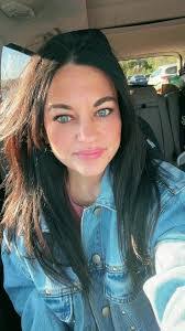 Tammy Peloquin's Instagram, Twitter & Facebook