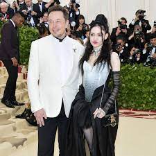 I saw him in the kitchen tucking his tail in between his legs scrounging. Elon Musk Der Tesla Boss Prasentiert Seine Neue Freundin Stern De