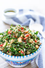 Provate l'insalata multicolore del maestro , un'idea originale, sfiziosa e coloratissima con quinoa gourmand tipiak e succo di barbabietola per dare le giuste sfumature al piatto. Quinoa Tofu Tabbouleh Vegan Gluten Free