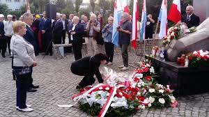Nie miała zresztą wyjścia, bo gospodarka chyliła się ku upadkowi. Porozumienia Sierpniowe Artykuly Gdynia Nasze Miasto
