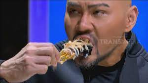 Meski kedua camilan tersebut notabennya untuk mengisi waktu libur, okezone telah merangkum resep lengkap membuat telur gulung dan cimol yang. Telur Gulung Kekinian Hitam Putih 24 12 18 Part 3 Youtube
