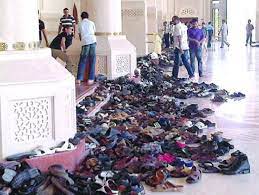 متى سيتم ترتيب الأحذية في المساجد ووضعها بمكان مخصص لها | مشاغبات هشام ساق  الله