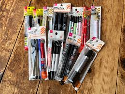100均ダイソーの油性ペン11選！名前マーカー、ツインタイプや黒、ゴールドも紹介 | イチオシ | ichioshi