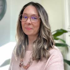 What strength and conditioning coach is recommended for scoliosis?