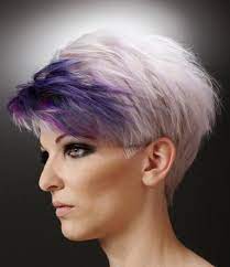 freche kurzhaarfrisur in weiss blond mit lila strahnen kurzhaarfrisuren styling kurzes haar lila frisuren