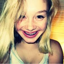 Elisa Dickson's Instagram, Twitter & Facebook