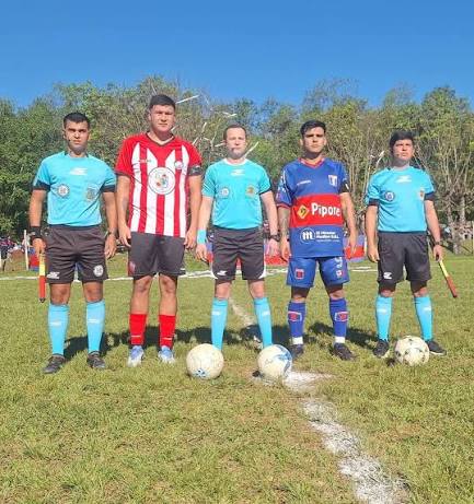 El encuentro entre Club Tigre y Club Sporting, disputado en Santo Pipó,  terminó abruptamente luego de una gresca entre futbolistas. Parte de la  hinchada intentó superar las vallas y la Policía tuvo