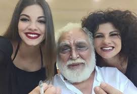 «εγώ είμαι η τζένη καρέζη, δεν ελληνίδα τραγουδίστρια ποζάρει με μαγιό πιο αδύνατη από ποτέ: Tzenh Kazakoy H Eggonh Ths Tzenhs Karezh Egine 25 Etwn Kai Entypwsiazei Me Thn Omorfia Ths