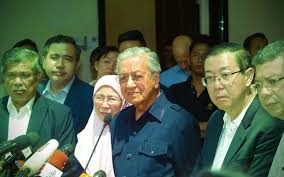 Hilang kelayakan sebagai ahli dewan negara. Apa Faedah Sebenar Jadi Ahli Parlimen Di Negara Kita Iluminasi