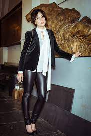 Daisy Lowe With The Anya Hindmarch Crisp Packet Clutch Anya Anya Hindmarch Style